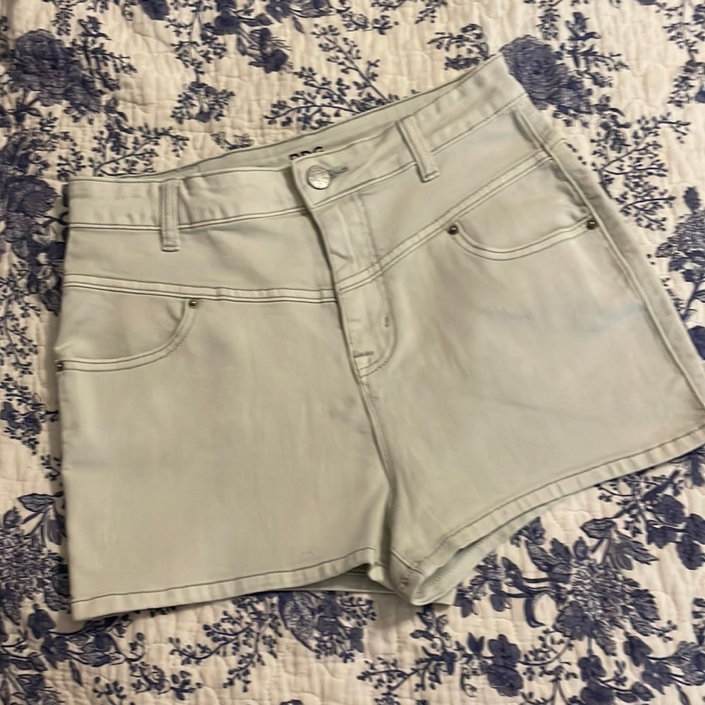 LAST CHANCE Urban Outfitters Western High Waist Short 🤍